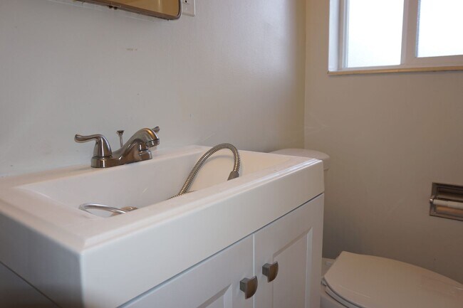 Building Photo - 1508-1512 Duplex