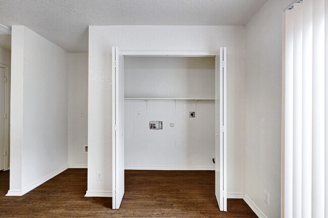 Building Photo - Renovated Two-Story in Bridgewood with Com...