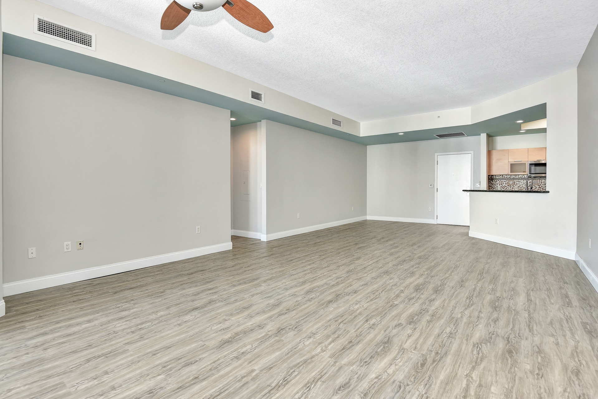 Building Photo - 231 Riverside Dr