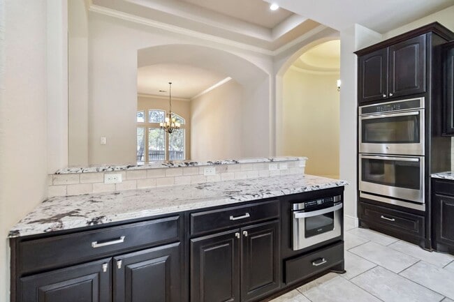 Building Photo - 944 Wilderness Oaks