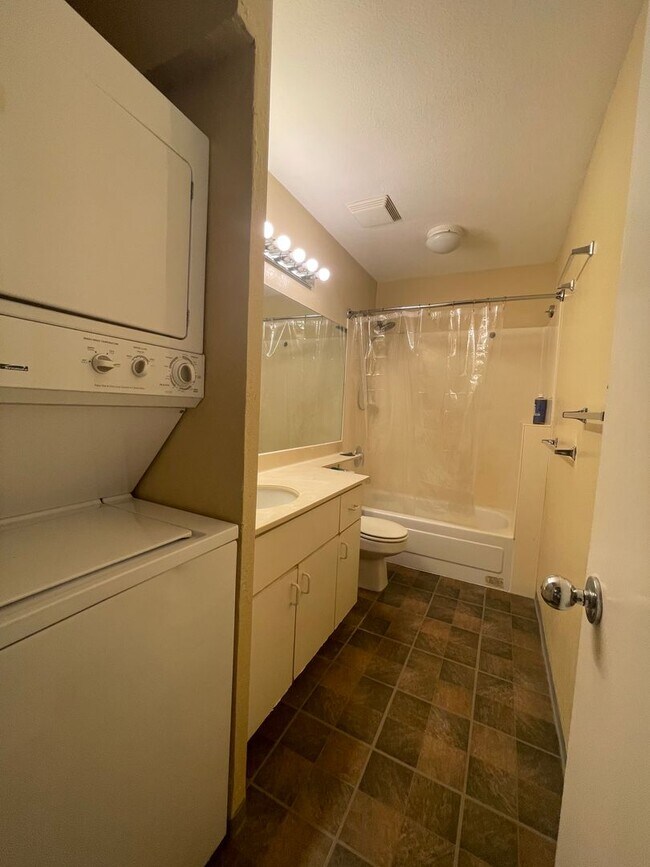 Building Photo - 545B Mananai Place Unit #28