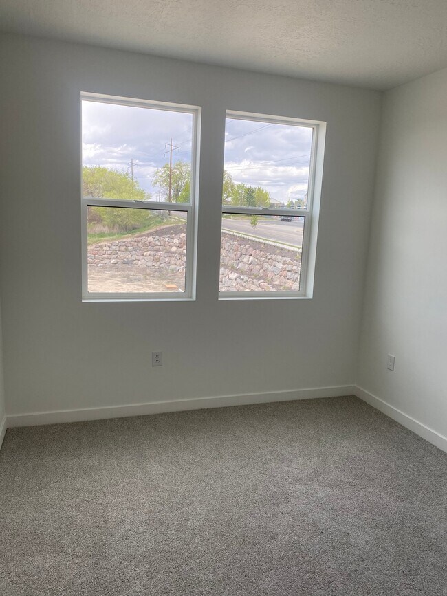 Building Photo - 8345 S Iris Lumi Ln