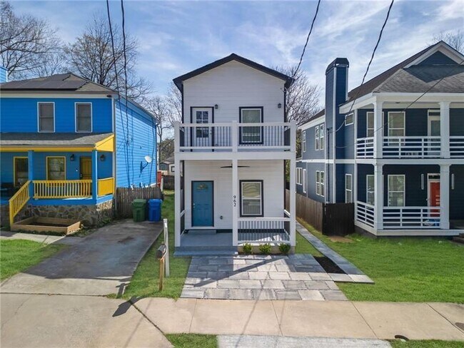 Building Photo - 962 Welch St SW