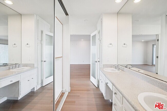 Building Photo - 18203 Coastline Dr