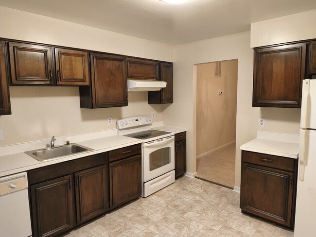 Building Photo - McLean Park Haven: Serene Living in a Tran...