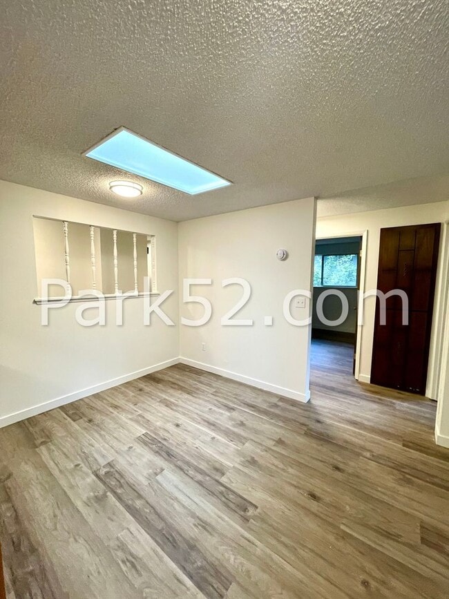 Building Photo - $500 Off First Full Month! -3 Bedroom Ramb...