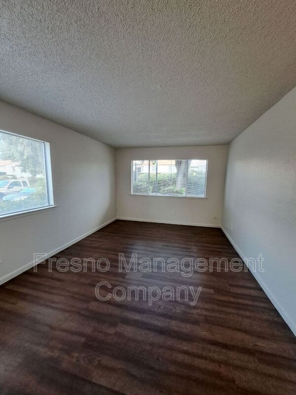 Building Photo - 4765 N Cedar Ave