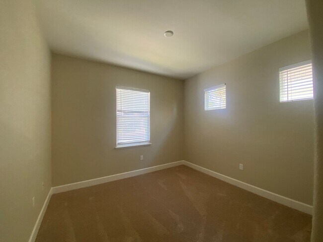 Building Photo - Dublin Ranch 4 Bed & Loft, 3 Bath, close t...