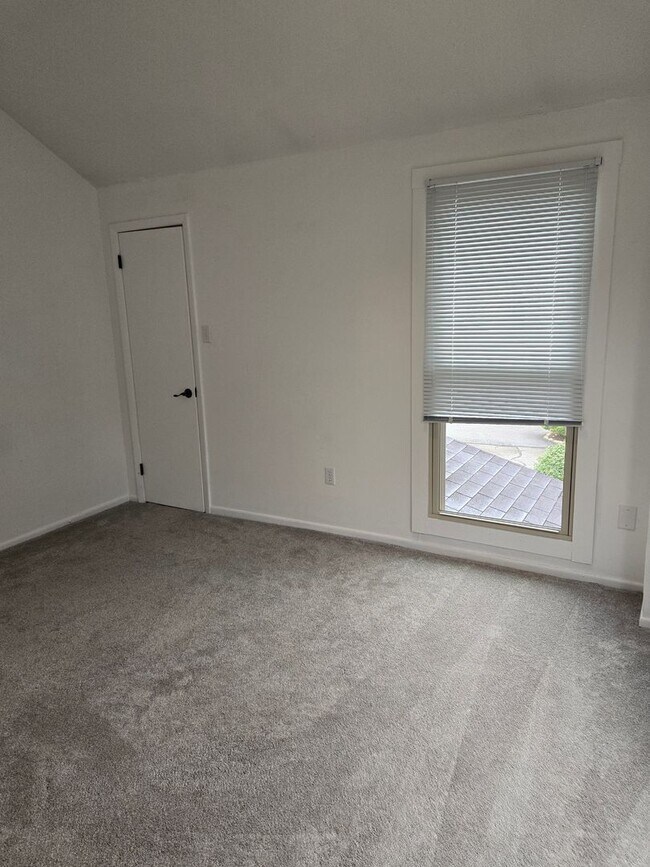 Building Photo - Monroeville Townhome for rent