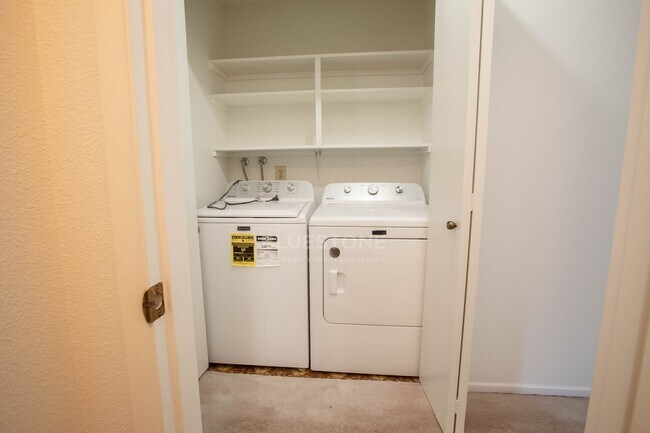 Building Photo - Sweet 3 bedroom 2 bath home in Beaverton available now!