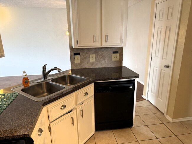 Building Photo - 62 Evanston St