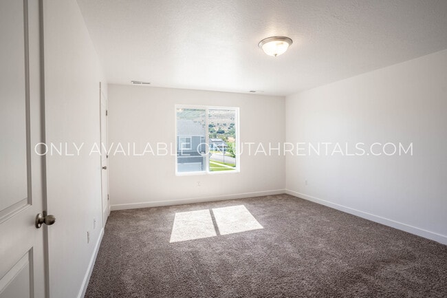 Building Photo - 1864 S 460 W