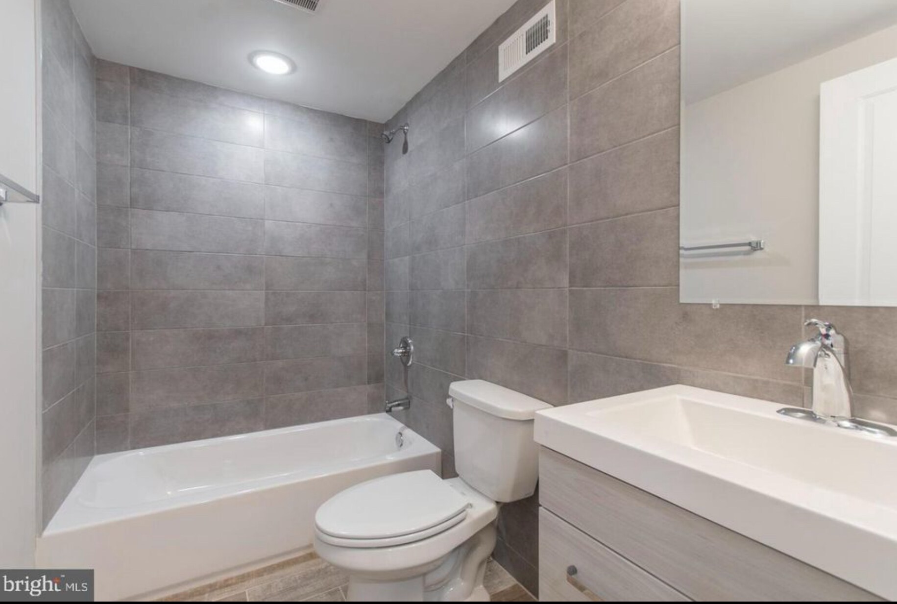 Bathroom - 1540 W Tioga St