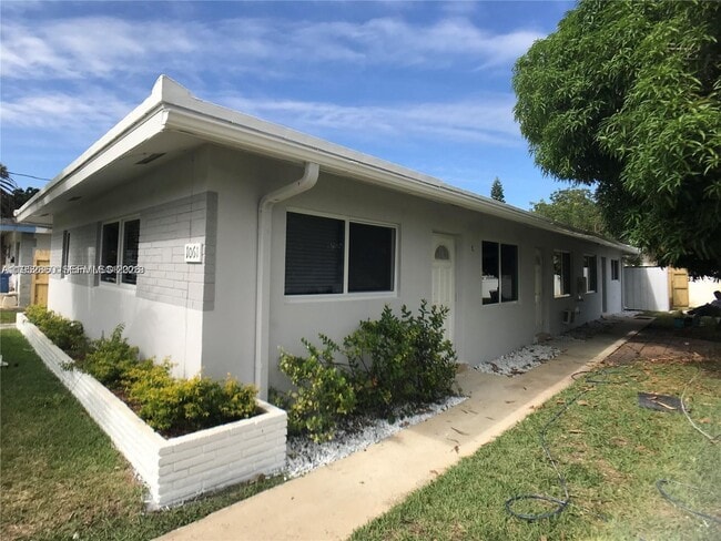 Building Photo - 1061 NE 34th St