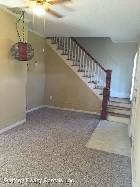 Building Photo - 2 br, 1.5 bath House - 727 College Drive