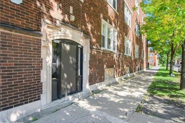 Building Photo - 1142 W 77th St
