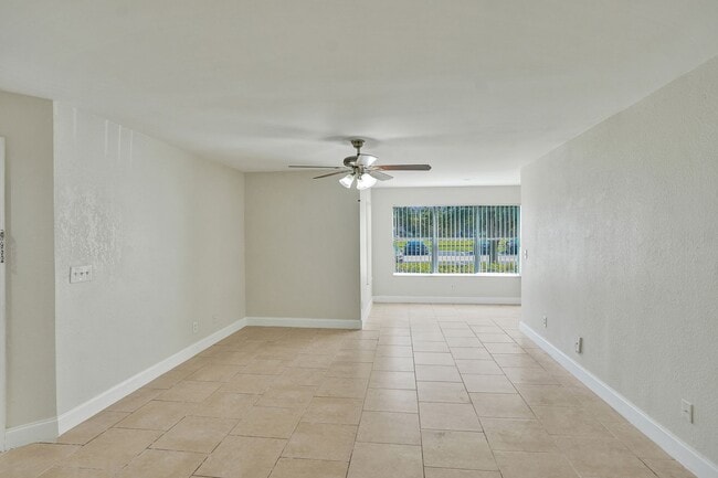 Building Photo - 12650 Vista Isles Dr