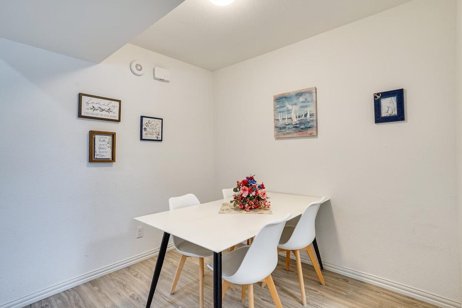 Building Photo - 6648 E Lovers Ln