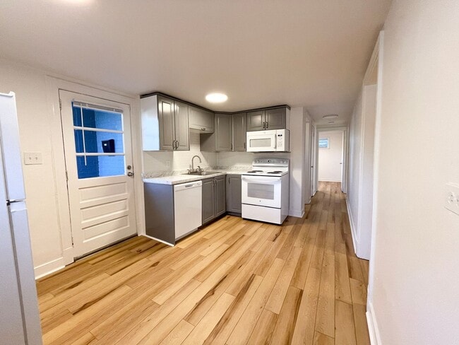 Building Photo - 801 Calhoun St