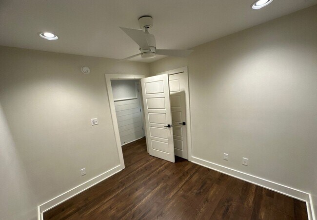 Building Photo - Gorgeous 3 Bedroom Cottage Style Home