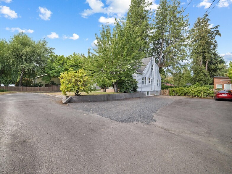 Building Photo - 9835 SW 80th Ave