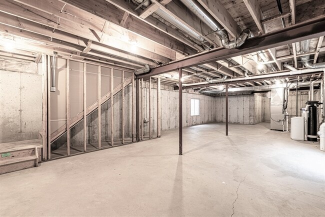 Building Photo - 0N443 Dooley Dr