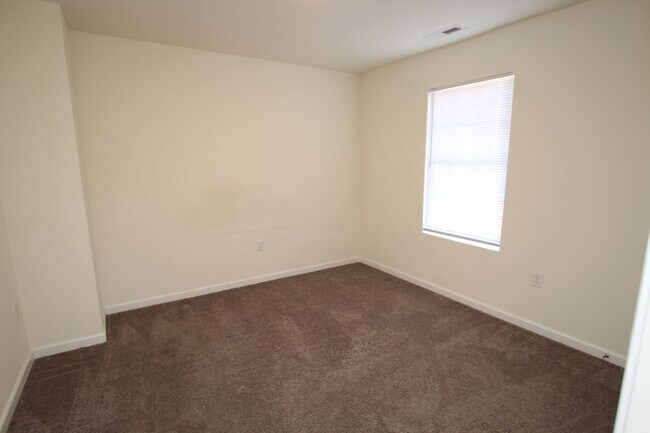 Building Photo - Modern Home for Immediate Occupancy – Avai...
