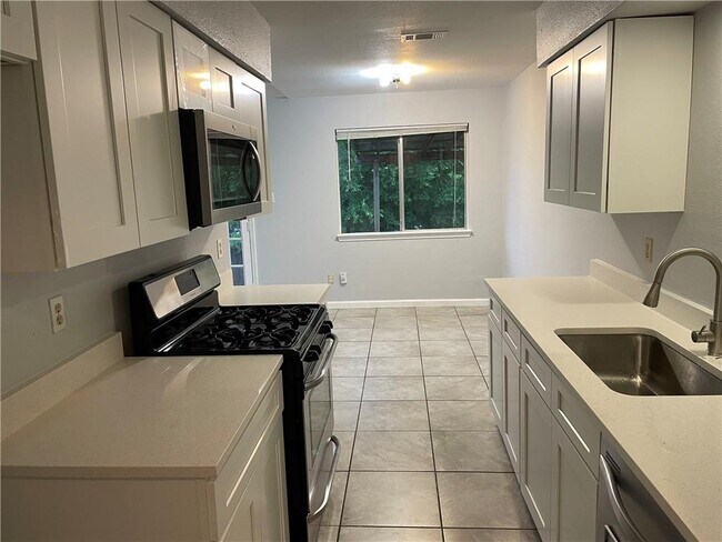Building Photo - 8303 Gallatin Dr