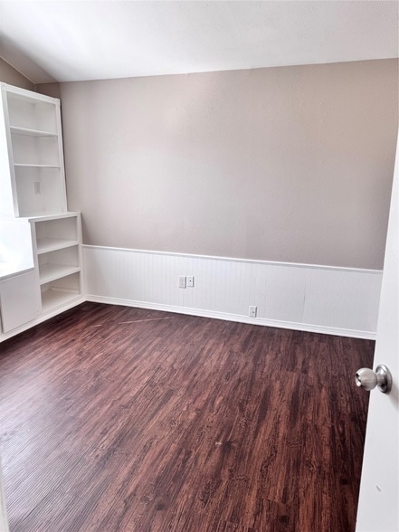 Building Photo - 6005 Dunn Dr