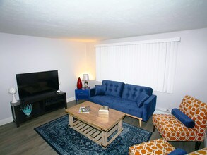 Building Photo - Smartland Parkwood Manor Apartments
