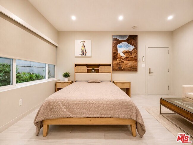 Building Photo - 508 Kings Rd