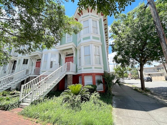 Primary Photo - 2 BED | 1 BATH | VICTORIAN DISTRICT