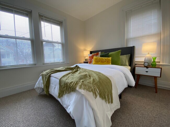 Building Photo - 52 Pomeroy Ave