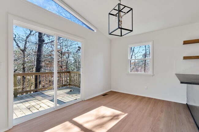 Building Photo - Freshly Remodeled 2 Bed 1.5 Bath home with large deck