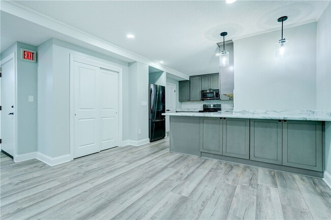 Building Photo - 138 S Union St