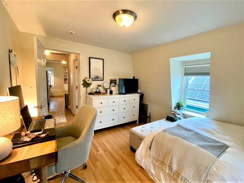 Building Photo - 1 Mead St