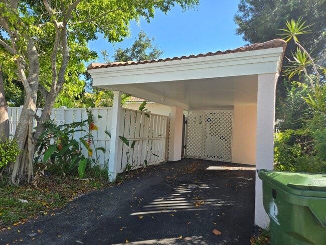 Building Photo - 1152 Bayview Dr