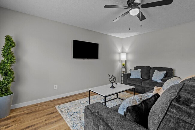Building Photo - Great furnished month to month rental near...