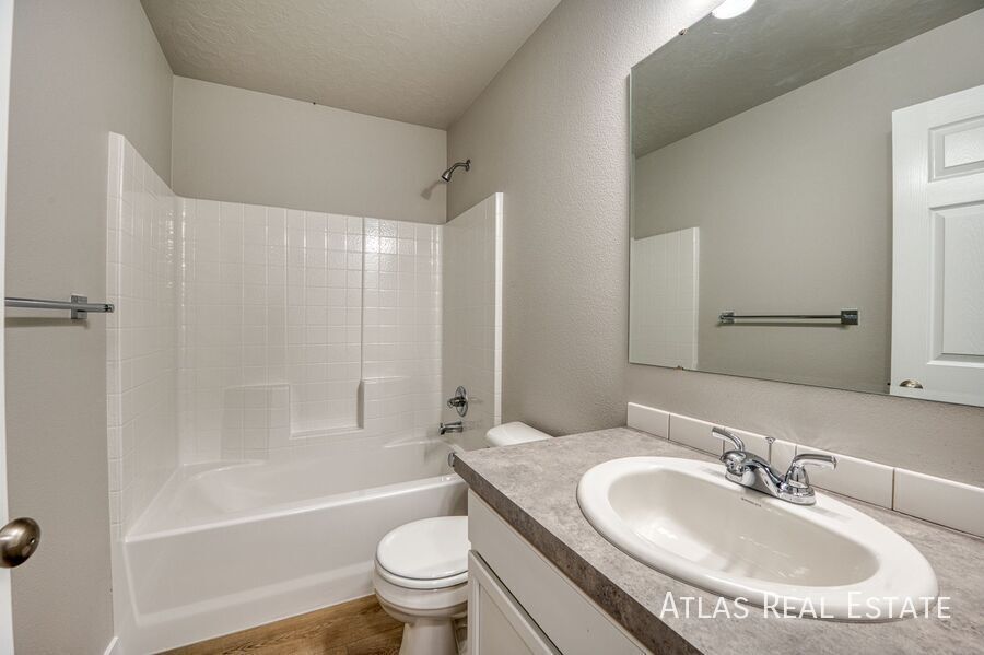 Building Photo - 1758 E Eddington St