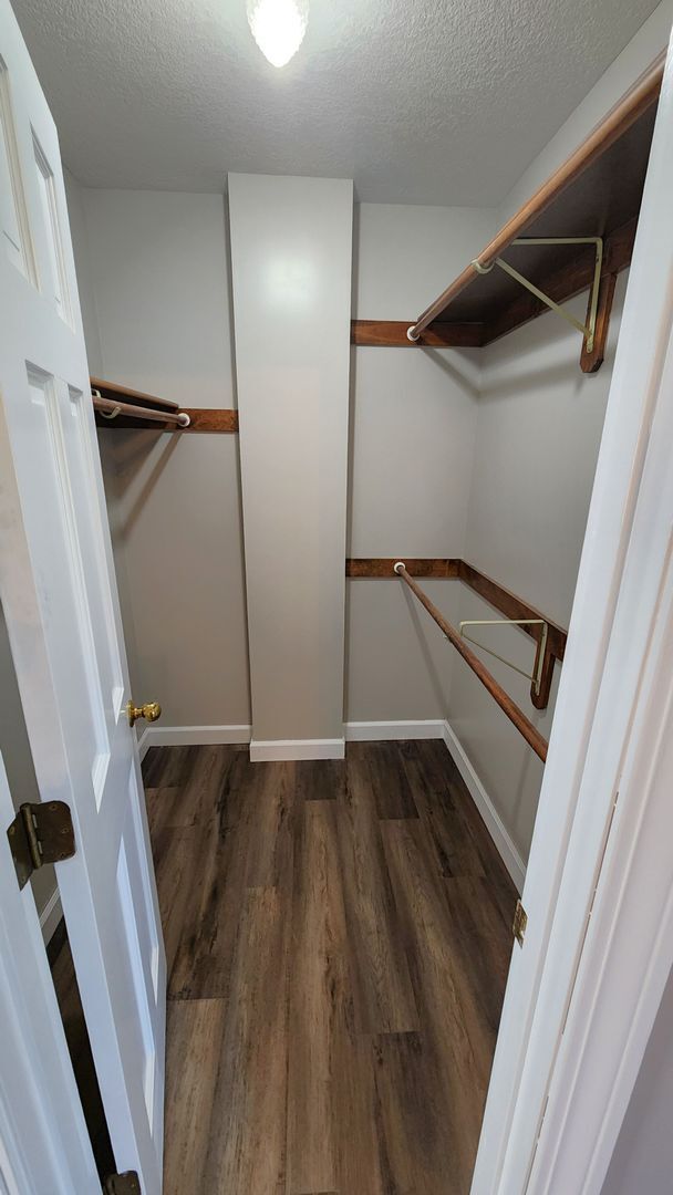 Building Photo - Lake Sherwood Executive 4BR, 3BTH home in Washburn Rural Schools!