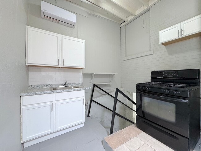 Building Photo - 3512 Clifton Ave