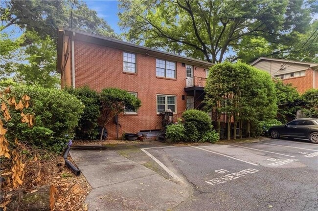 Building Photo - 425 Lindbergh Drive NE