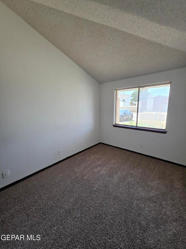 Building Photo - 6056 Belladonna Cir