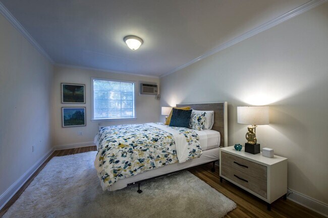 Building Photo - Sunny 1BR in Brookline | Heat & Hot Water Included | 9/1