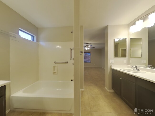 Building Photo - 43780 Elm Dr
