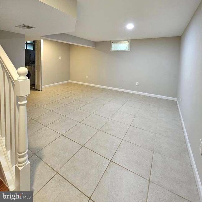 Building Photo - 2214 Arlington Terrace