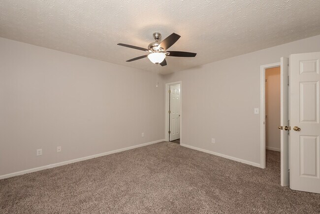 Building Photo - Fantastic 3bd/2ba home! Let yourself in!