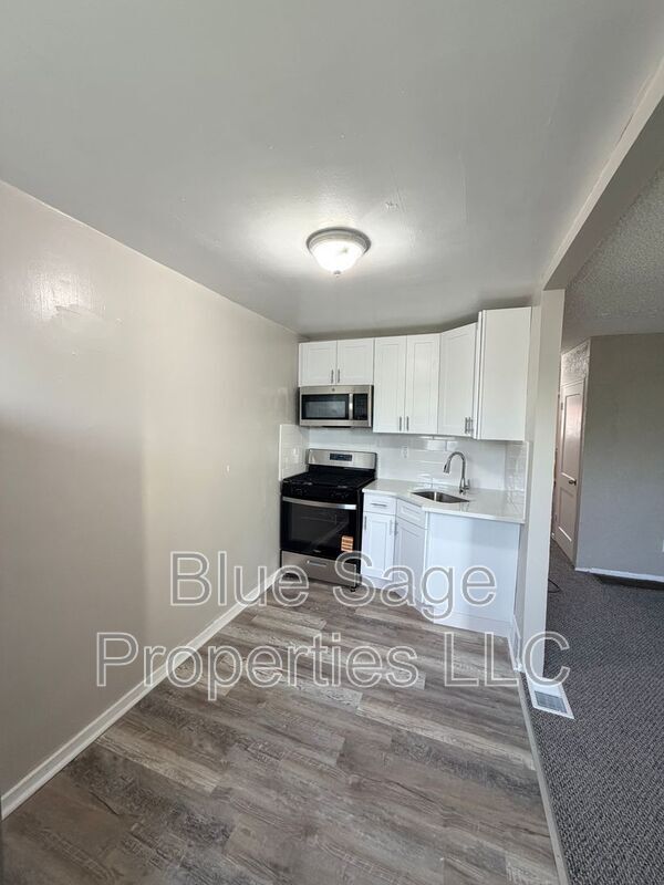Building Photo - 1037 Laurel Rd