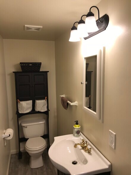 Building Photo - 15 W South St