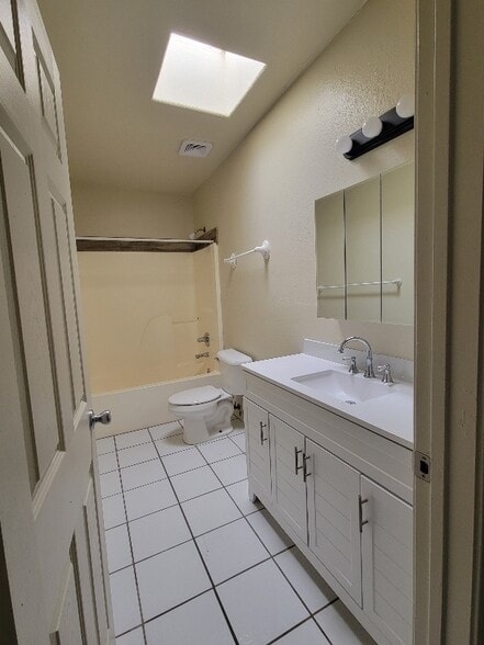 Building Photo - 3805 E Glenn St